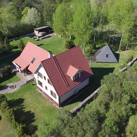 Keldrimaee Kuelalistemaja krevet i doručak 3*