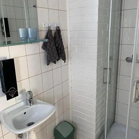 Keldrimaee Kuelalistemaja krevet i doručak 3*