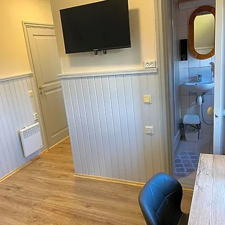 Keldrimaee Kuelalistemaja Bed & Breakfast