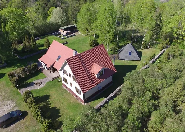 Keldrimaee Kuelalistemaja krevet i doručak 3*