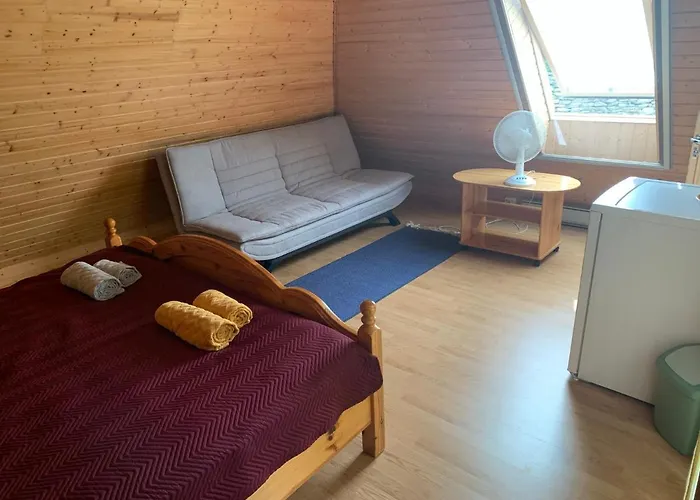 Keldrimaee Kuelalistemaja krevet i doručak 3*